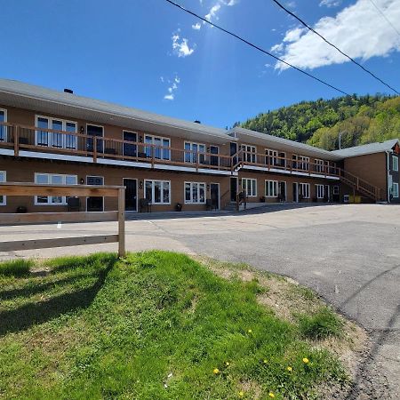 Motel Le Riviera La Malbaie Exterior photo